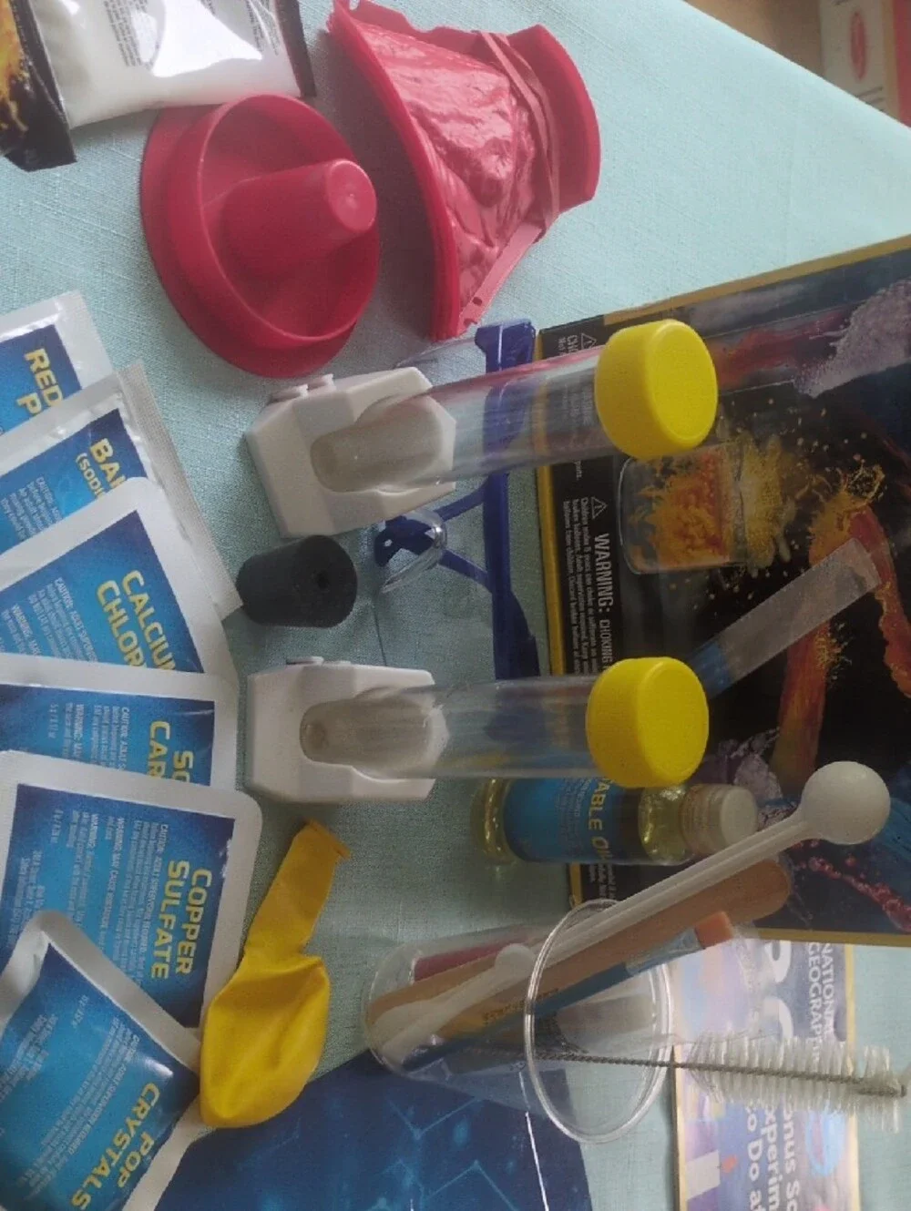 National Geographic Stunning Science Chemistry Set - Yellow, Blue, Purple